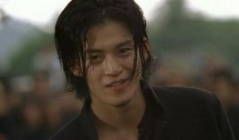 小栗旬被爆料道歉视频,直面争议，勇敢承担责任